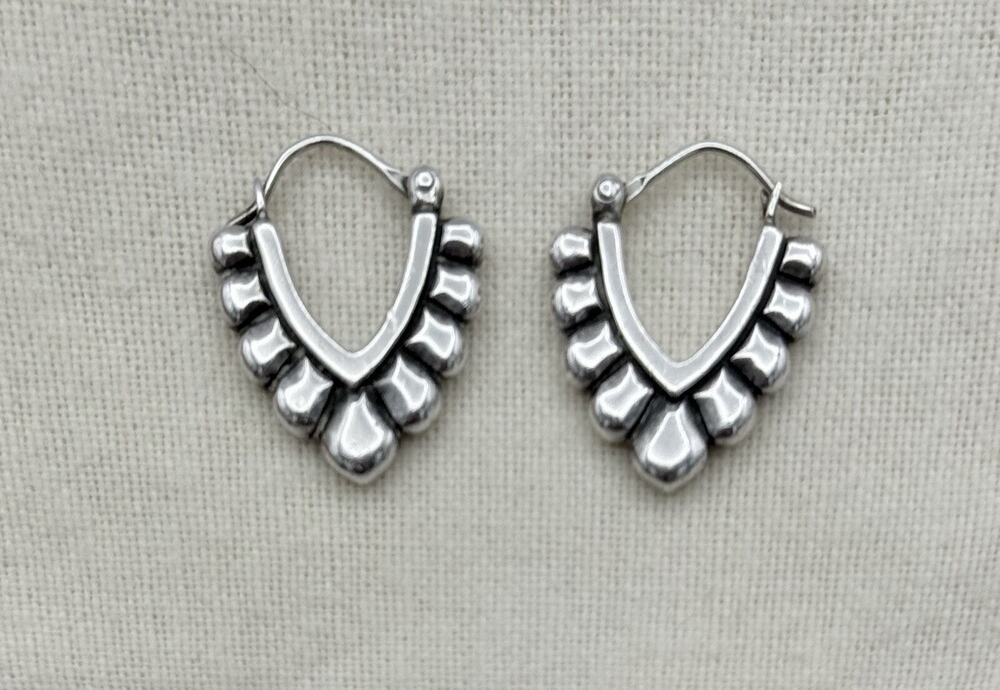 Retired James Avery 925 Silver Pebble Rudimentary Artisan Beaded Hoop Earrings